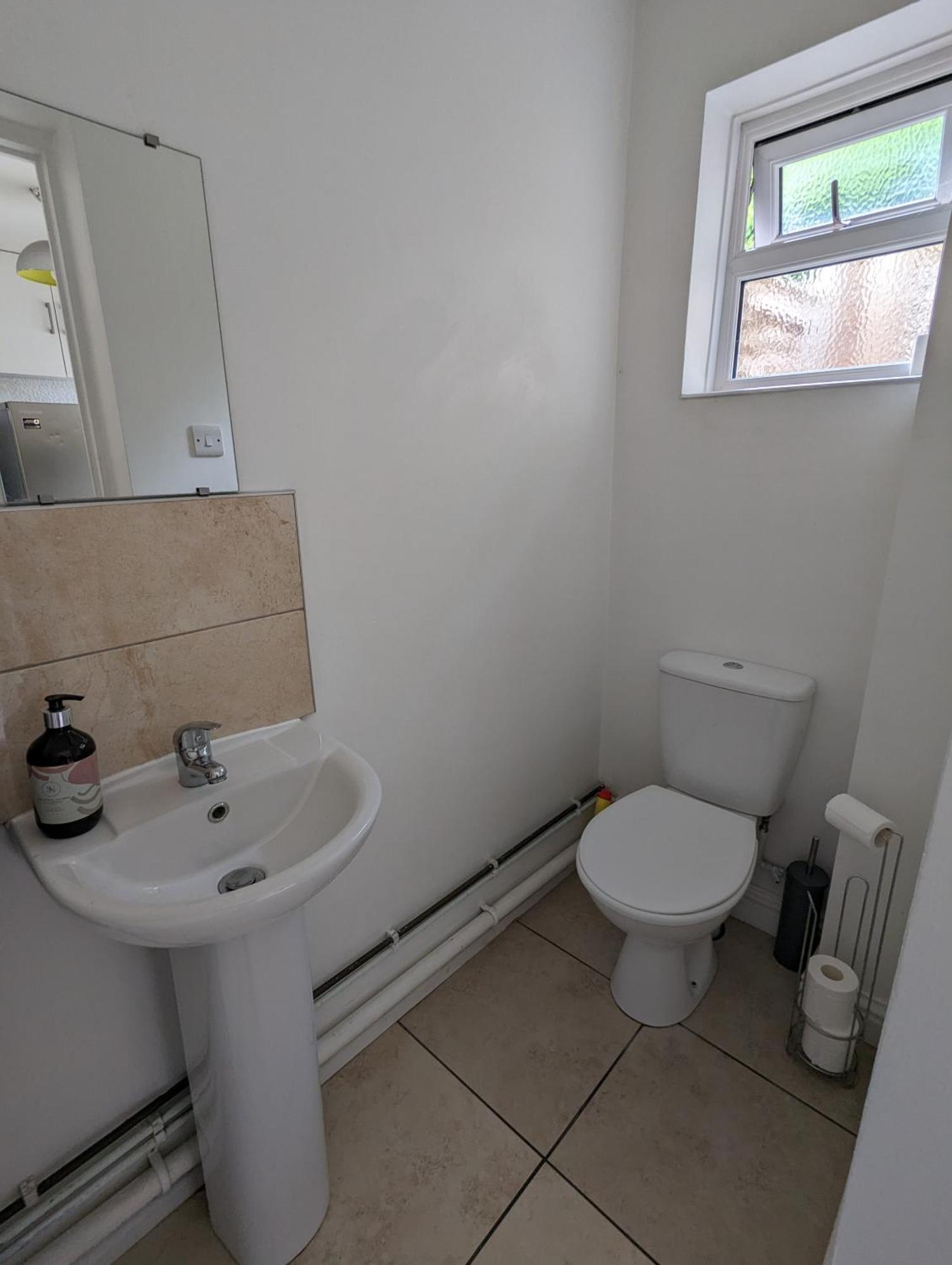 Peaceful Glastonbury Bungalow - Ideally Located Exterior foto
